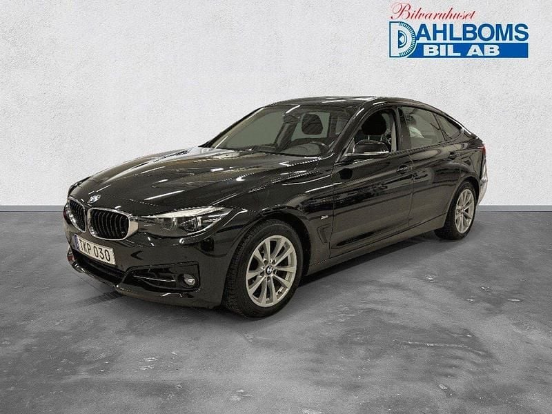 Svart Begagnad 2017 BMW 320 Gran Turismo Sedan | 199 900 kr (Lite dyr) - Bild 1/4