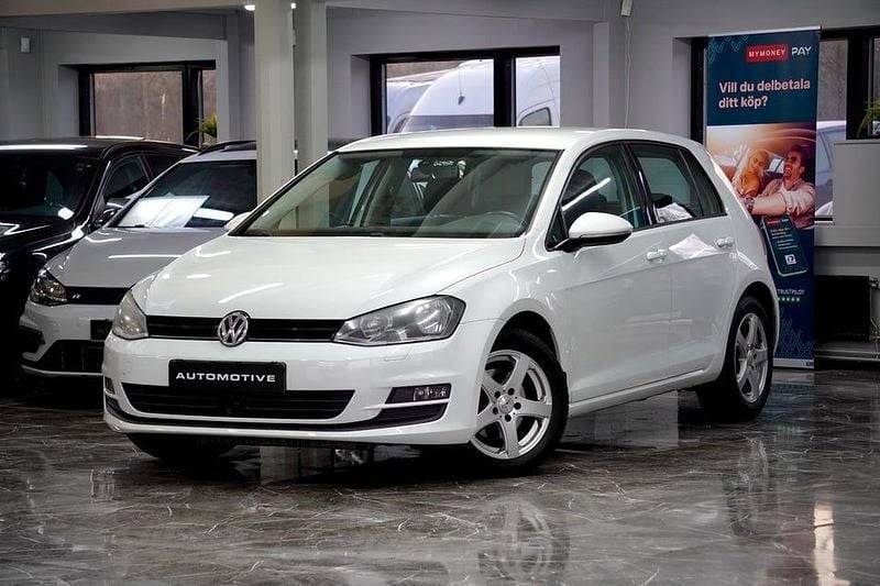 Vit Begagnad 2013 VW Golf VII | 134 900 kr (Lite dyr) - Bild 1/4