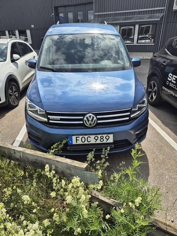 Blå Begagnad 2016 VW Caddy Minibuss | 210 000 kr (Lite dyr) - Bild 1/3