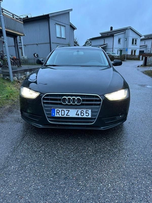 Svart Begagnad 2013 Audi A4 Kombi | 81 000 kr (Bra pris) - Bild 1/4