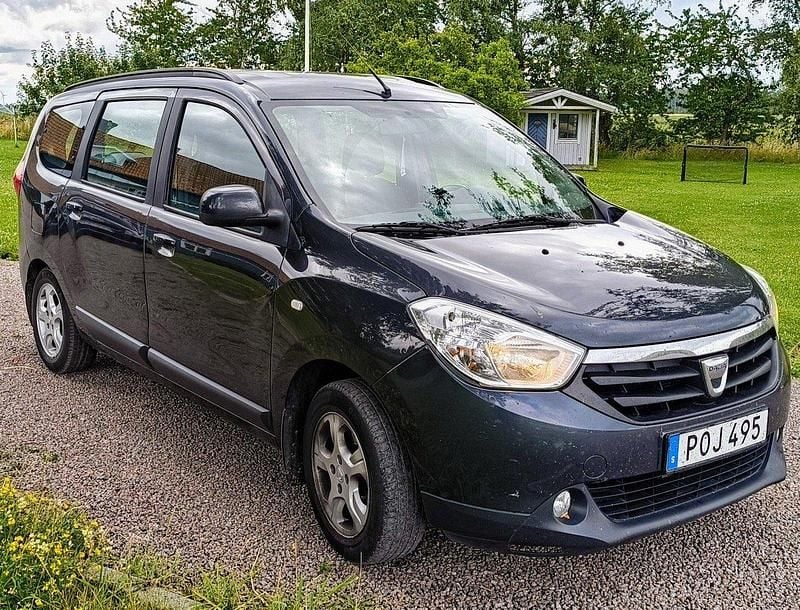 Grå Begagnad 2015 Dacia Lodgy Minibuss | 44 500 kr (Bra pris) - Bild 1/4