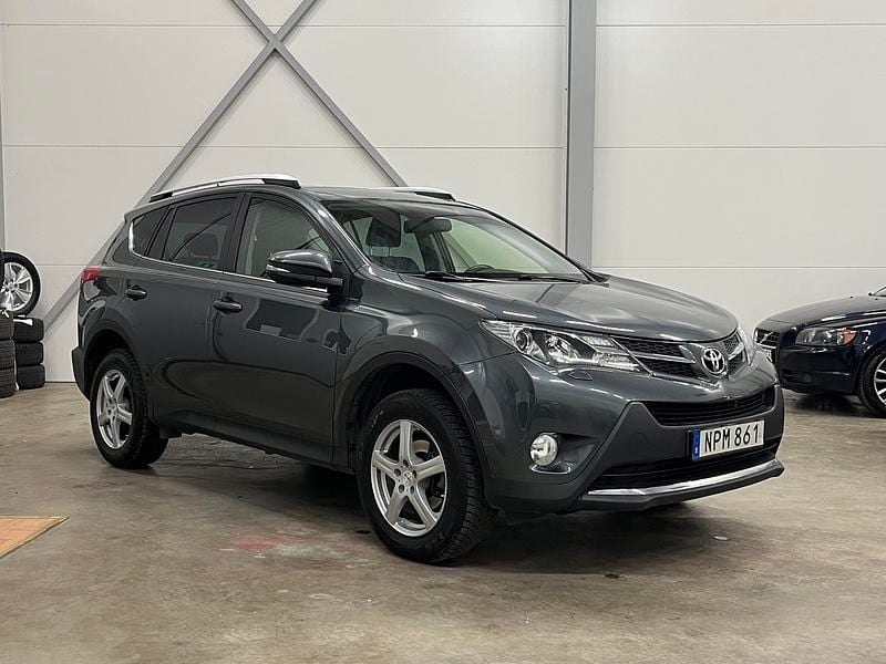 Grå Begagnad 2014 Toyota RAV4 Active SUV | 197 900 kr (Marknadspris) - Bild 1/4