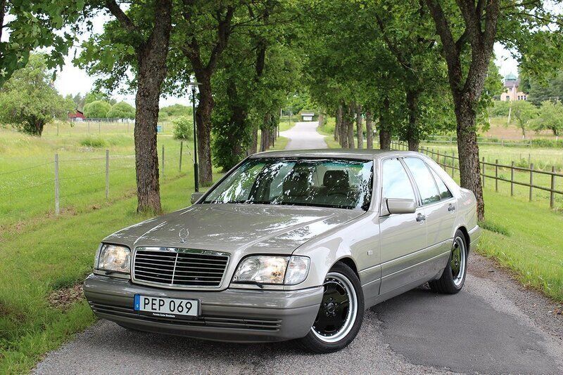 Grå Begagnad 1996 Mercedes S420 Sedan | 149 900 kr - Bild 1/4