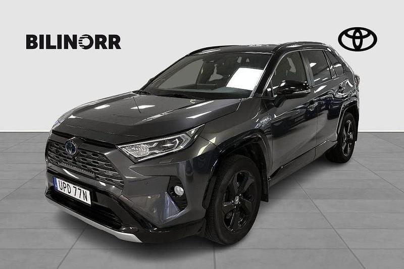 Grå Begagnad 2020 Toyota RAV4 Hybrid Style SUV | 289 900 kr (Marknadspris) - Bild 1/4