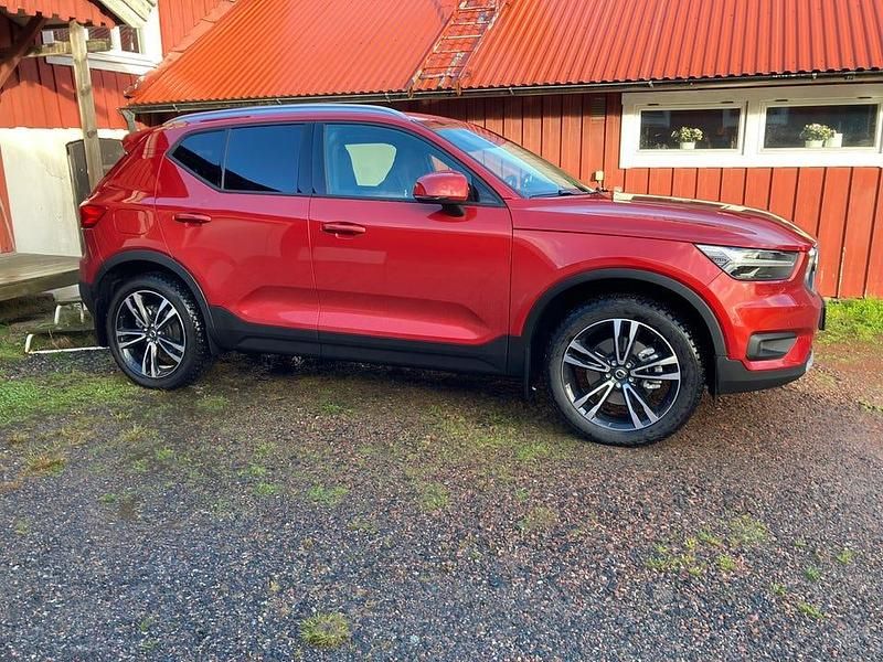 Begagnad Volvo XC40 197 HK (144 kW) 2022 Röd metallic SUV