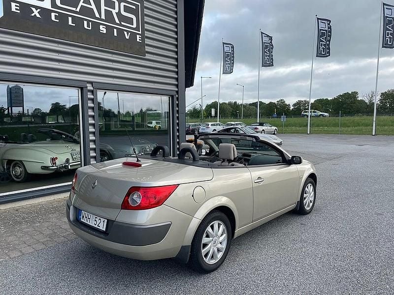 Begagnad Renault Mégane Cabriolet 113 HK (83 kW) 2004 Ljusgrå Cab