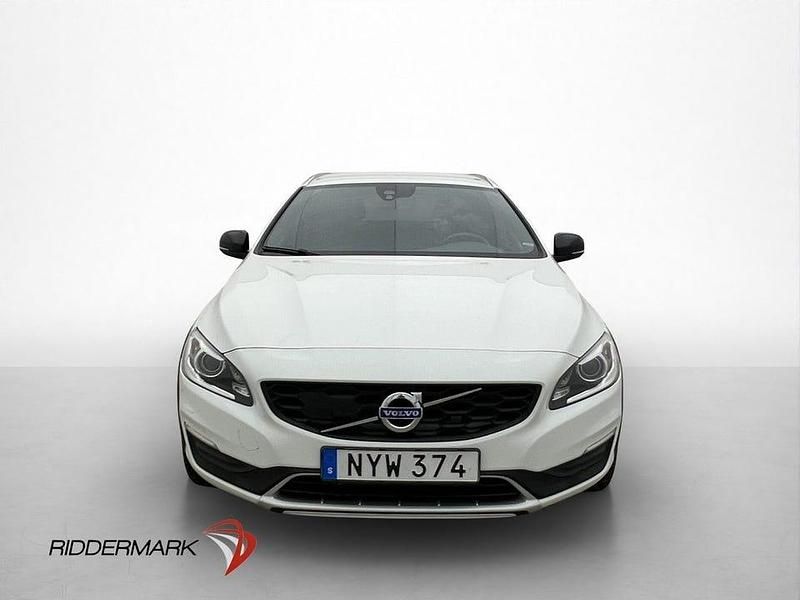 Begagnad Volvo V60 CC Momentum 150 HK (110 kW) 2016 Vit Kombi