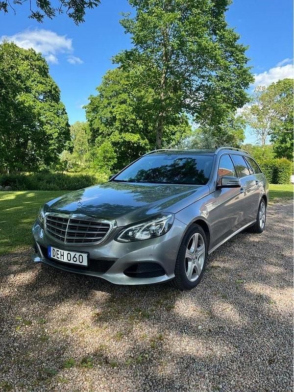 Silver Begagnad 2014 Mercedes E220 Classic Kombi | 109 000 kr (Bra pris) - Bild 1/4