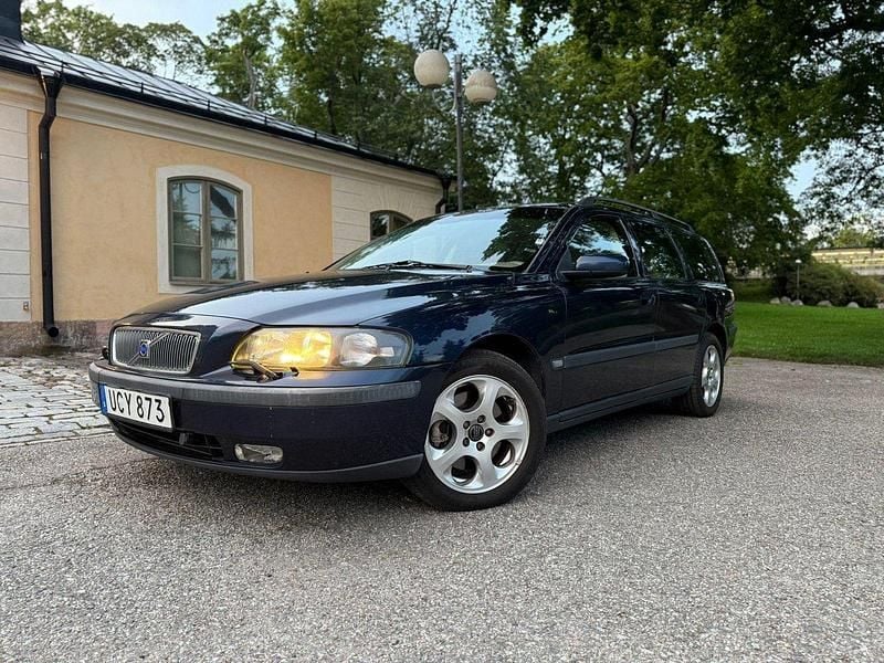 Blå Begagnad 2004 Volvo V70 Business Edition Kombi | 19 900 kr (Bra pris) - Bild 1/4