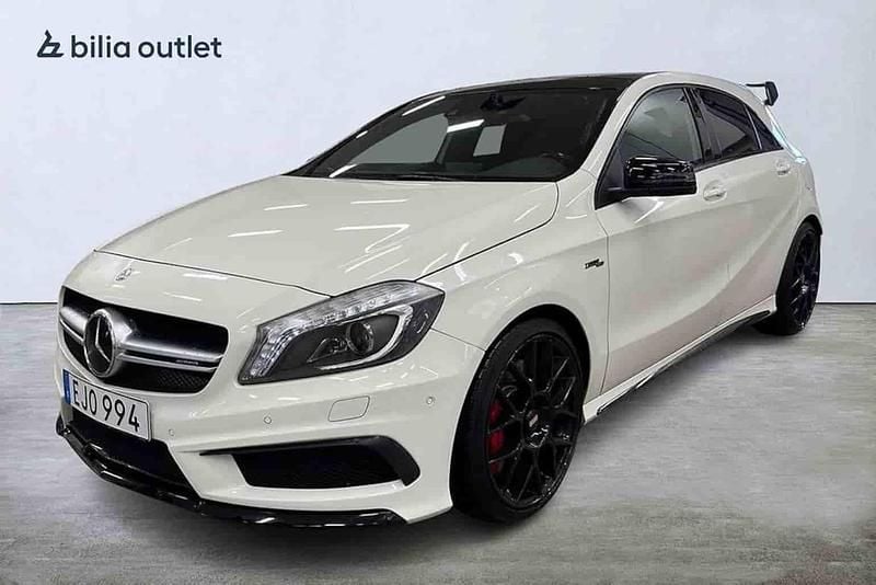 Vit Begagnad 2015 Mercedes A45 AMG AMG Halvkombi | 249 900 kr (Bra pris) - Bild 1/1