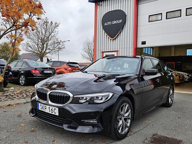 Svart Begagnad 2021 BMW 320 Kombi | 269 900 kr (Marknadspris) - Bild 1/4