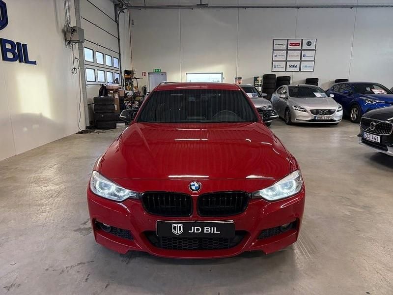 Begagnad BMW 320 M Sport 184 HK (135 kW) 2012 Röd Sedan