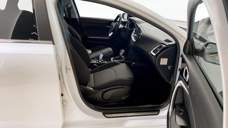 Begagnad Kia Ceed Sportswagon Advance 141 HK (103 kW) 2020 Vit Kombi