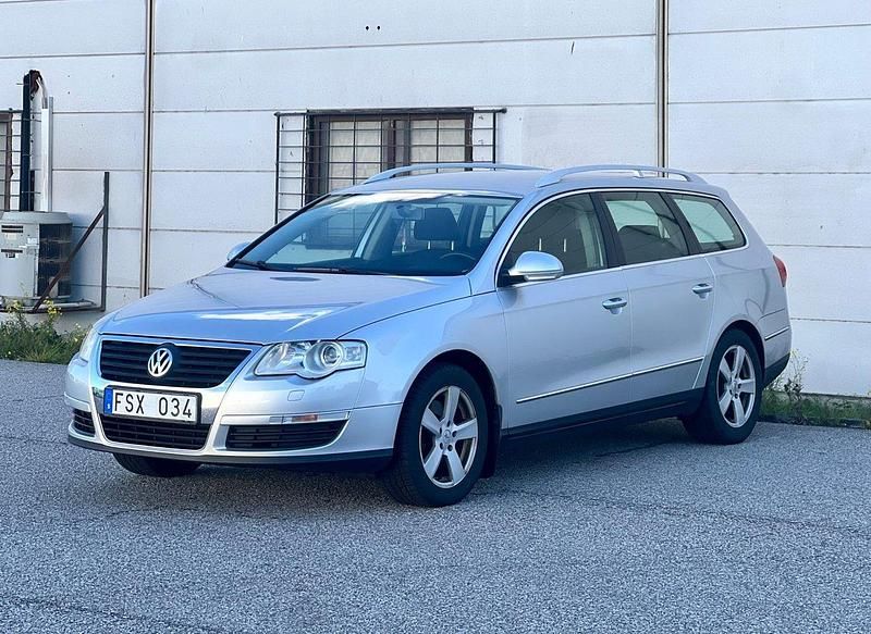 Silver Begagnad 2008 VW Passat Sportline Kombi | 29 800 kr (Lite dyr) - Bild 1/4