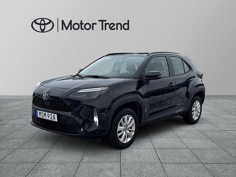 Svart Begagnad 2023 Toyota Yaris Hybrid Active | 239 000 kr (Bra pris) - Bild 1/3