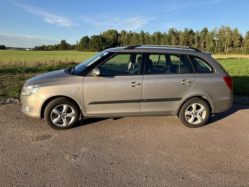 Brun Begagnad 2011 Skoda Fabia Elegance Kombi | 36 000 kr (Bra pris) - Bild 1/4