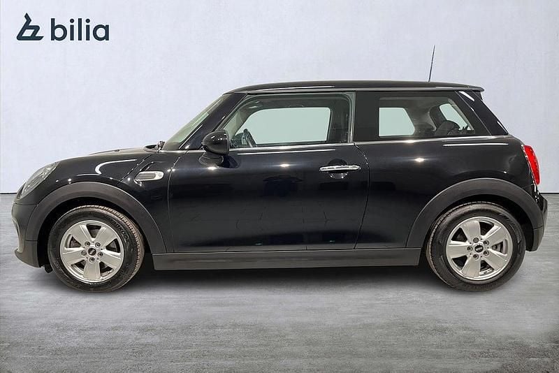 Begagnad Mini ONE Pepper 102 HK (75 kW) 2016 Midnight black metallic Halvkombi