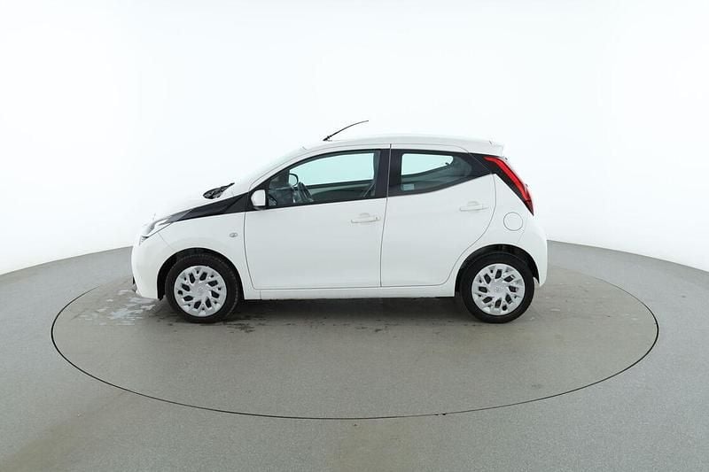 Begagnad Toyota Aygo X-play 72 HK (52 kW) 2018 Vit Halvkombi