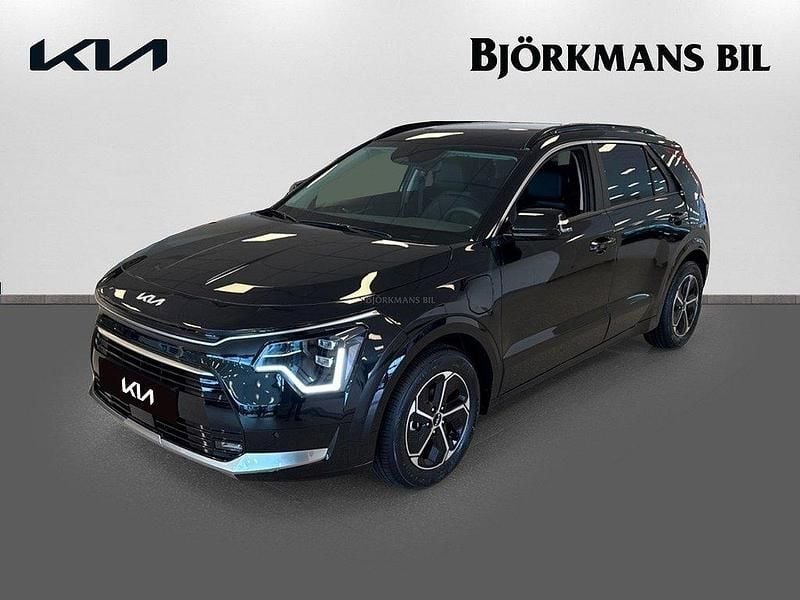 Svart Ny 2025 Kia Niro Advance SUV | 461 400 kr (Dyr) - Bild 1/4
