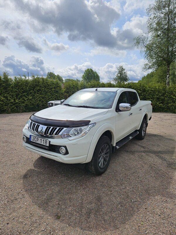 Vit Begagnad 2016 Mitsubishi L200 Pickup | 195 000 kr (Bra pris) - Bild 1/4