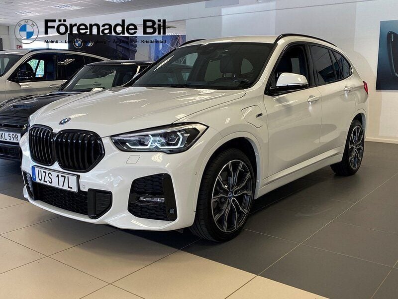 Vit Begagnad 2022 BMW X1 M Sport SUV | 349 000 kr (Marknadspris) - Bild 1/4