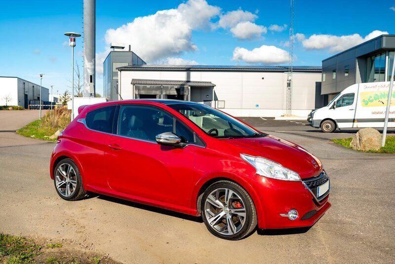 Röd Begagnad 2013 Peugeot 208 GTi Halvkombi | 59 900 kr (Bra pris) - Bild 1/4