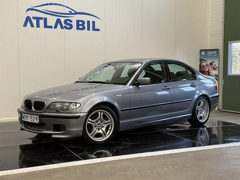Ljusgrå Begagnad 2004 BMW 325 M Sport Sedan | 79 900 kr (Dyr) - Bild 1/4