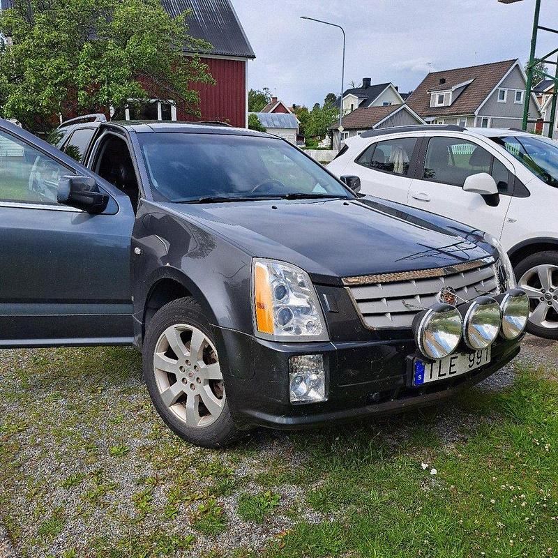 Grå Begagnad 2008 Cadillac SRX SUV | 60 000 kr - Bild 1/4