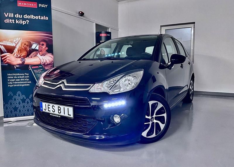 Blå (blå/lila metallic) Begagnad 2016 Citroën C3 Halvkombi | 89 900 kr (Marknadspris) - Bild 1/4