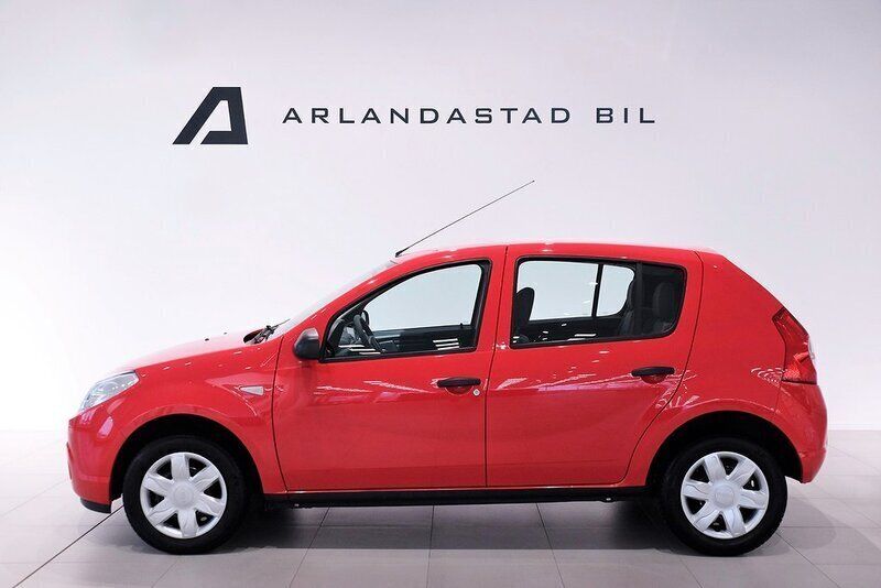 Röd Begagnad 2010 Dacia Sandero Halvkombi | 38 900 kr - Bild 1/4