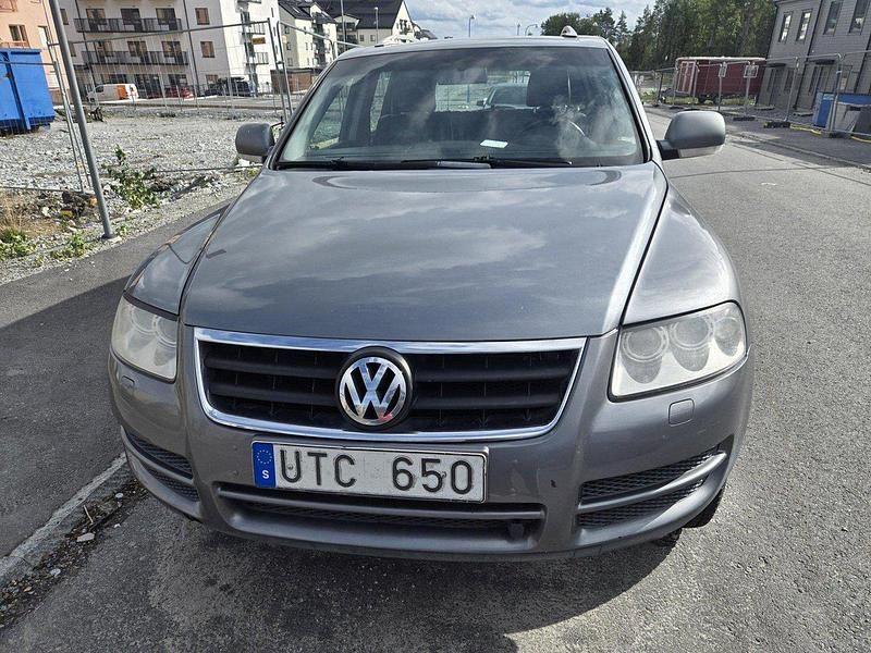 Grå Begagnad 2003 VW Touareg SUV | 40 000 kr (Marknadspris) - Bild 1/4
