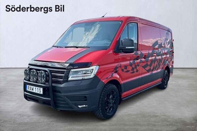 Röd (eldröd) Begagnad 2024 VW Crafter Van | 674 875 kr (Lite dyr) - Bild 1/4