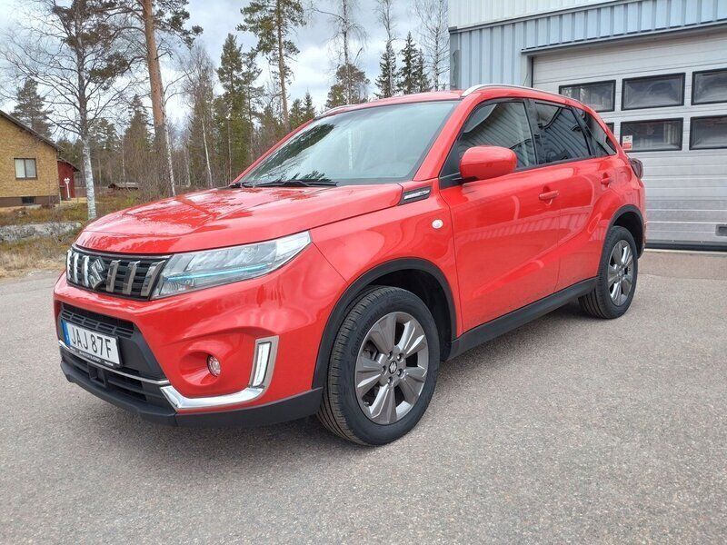 Röd Begagnad 2023 Suzuki Vitara SUV | 279 000 kr (Marknadspris) - Bild 1/4