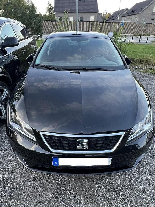 Svart Begagnad 2019 Seat Leon Style Halvkombi | 140 000 kr (Marknadspris) - Bild 1/4
