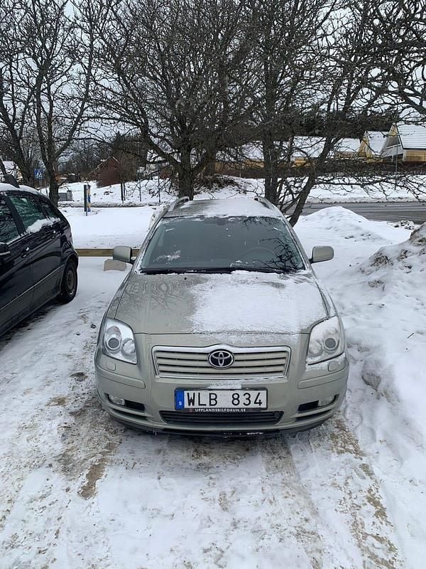 Begagnad Toyota Avensis 147 HK (108 kW) 2005 Kombi