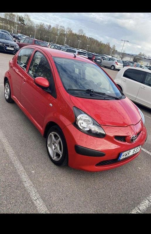 Röd Begagnad 2008 Toyota Aygo Halvkombi | 17 000 kr (Bra pris) - Bild 1/4