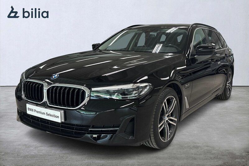Svart Begagnad 2022 BMW 530e Kombi | 349 900 kr (Superpris) - Bild 1/4