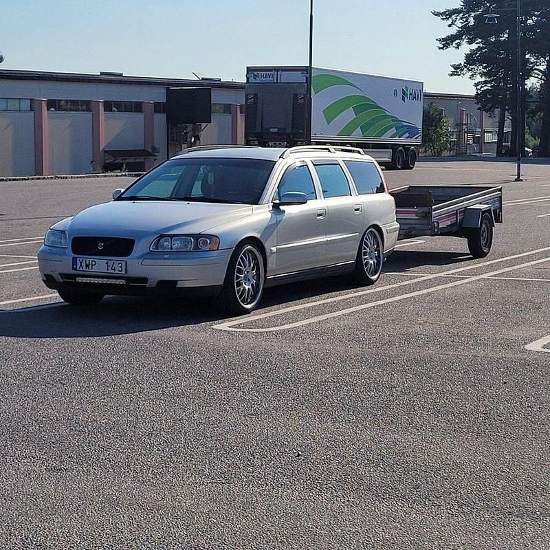 Grå Begagnad 2006 Volvo V70 Business Edition Kombi | 25 000 kr (Marknadspris) - Bild 1/4