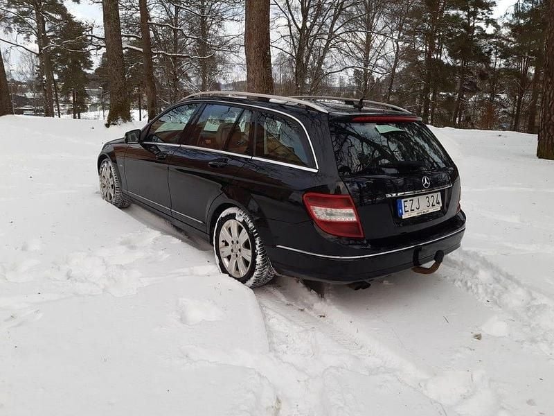 Begagnad Mercedes C180 Avantgarde 156 HK (114 kW) 2010 Svart Kombi