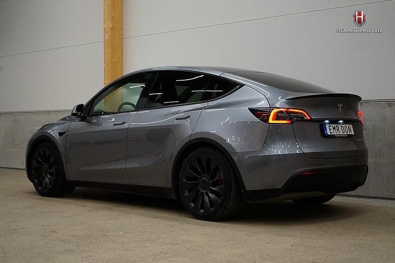 Begagnad Tesla Model Y Performance 392 kW (534 HK) 2023 Grå SUV
