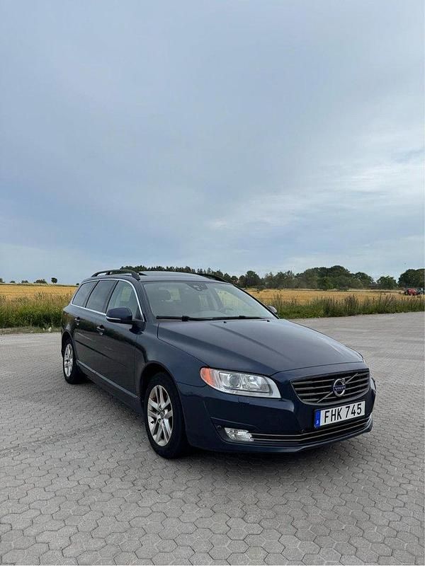 Blå Begagnad 2014 Volvo V70 Momentum Kombi | 105 000 kr (Bra pris) - Bild 1/4