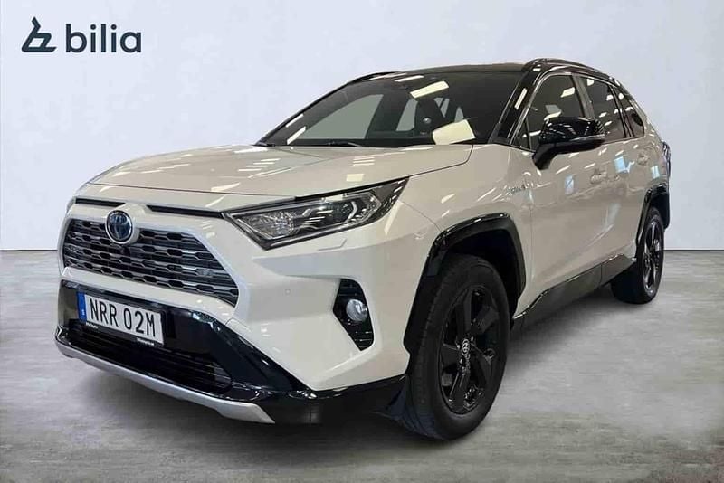 Vit Begagnad 2020 Toyota RAV4 Hybrid SUV | 369 900 kr - Bild 1/1