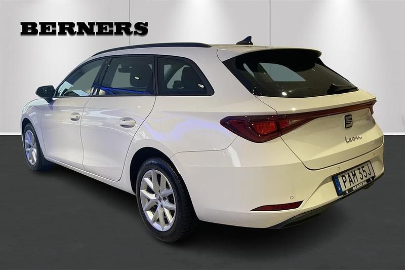 Begagnad Seat Leon Style 151 HK (111 kW) 2021 Vit