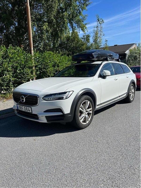 Vit Begagnad 2018 Volvo V90 CC Kinetic Kombi | 215 000 kr (Marknadspris) - Bild 1/3