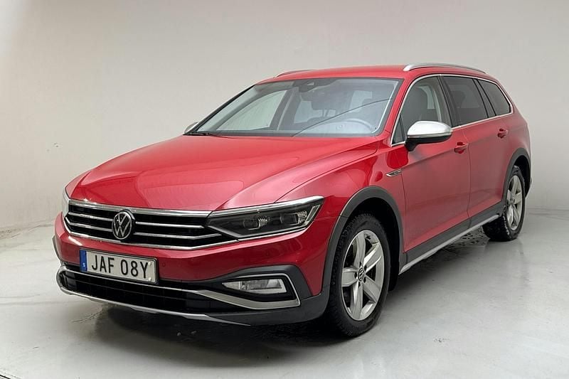 Röd Begagnad 2023 VW Passat Alltrack Business Kombi | 249 000 kr (Bra pris) - Bild 1/4