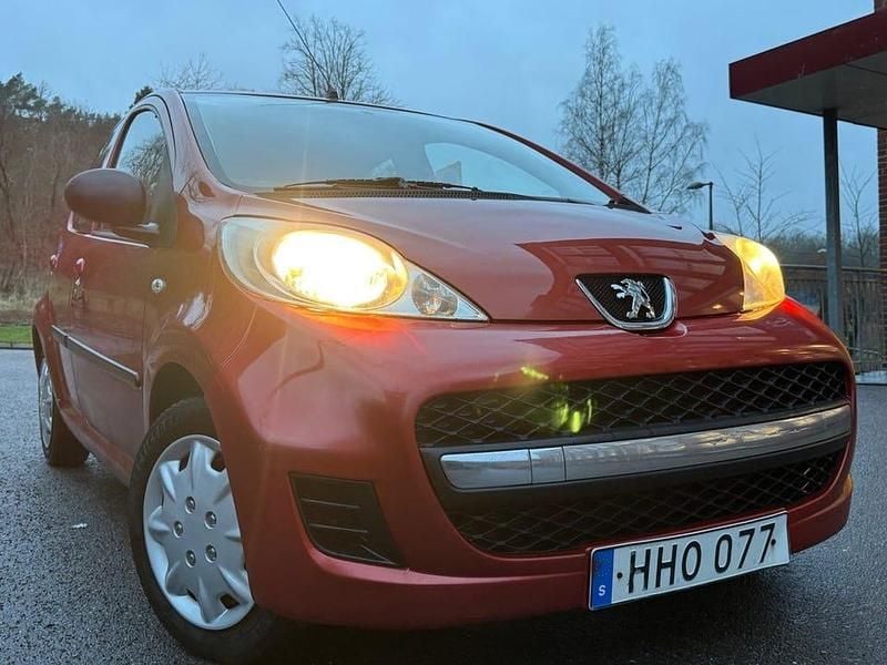 Ljusröd Begagnad 2009 Peugeot 107 Halvkombi | 17 500 kr (Marknadspris) - Bild 1/4