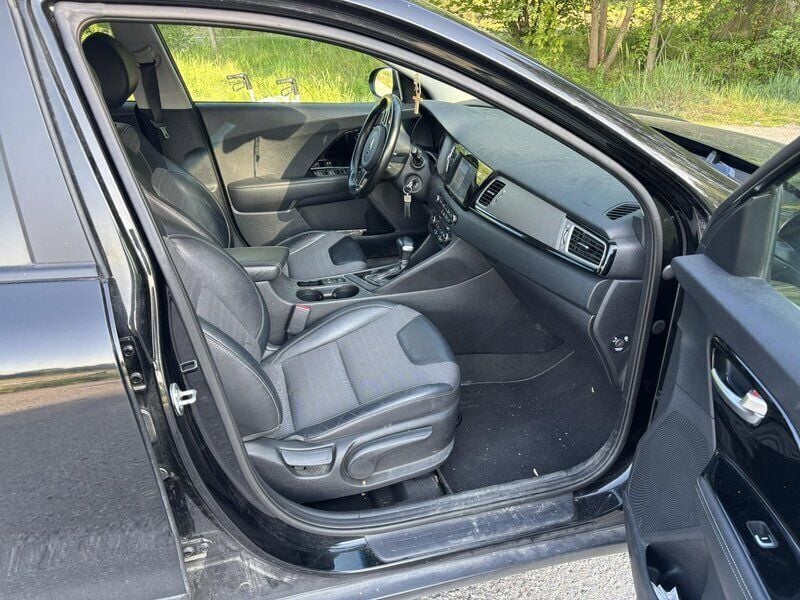 Svart Begagnad 2017 Kia Niro Advance SUV | 200 000 kr (Dyr) - Bild 1/4