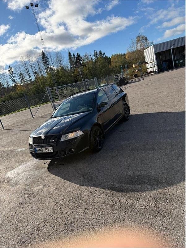 Svart Begagnad 2008 Skoda Octavia RS Kombi | 20 000 kr (Bra pris) - Bild 1/4