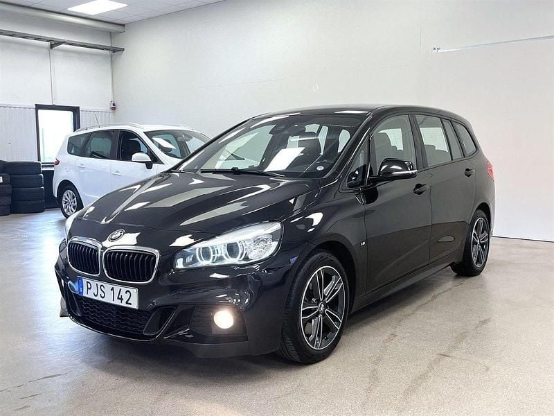 Svart Begagnad 2017 BMW 220 Gran Tourer M Sport Minibuss | 219 900 kr (Lite dyr) - Bild 1/4