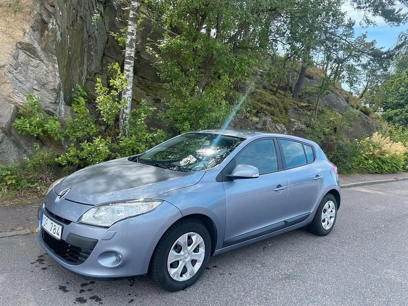Blå Begagnad 2009 Renault Mégane III Halvkombi | 43 500 kr (Marknadspris) - Bild 1/4